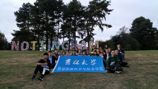 9 诺丁汉大公司园内合影2.jpg